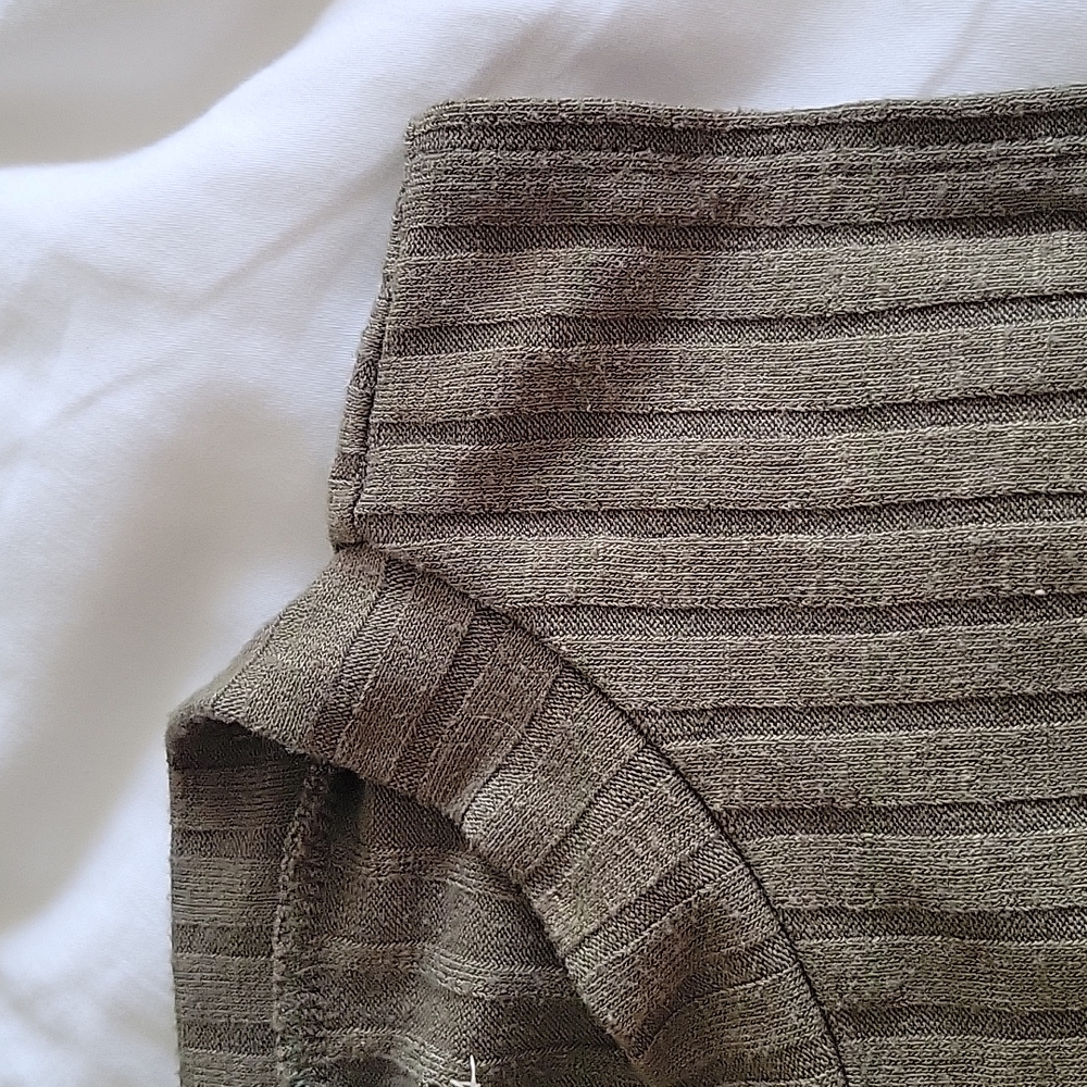 AEO First Essentials Olive Ribbed Tank - Picture 4 of 5